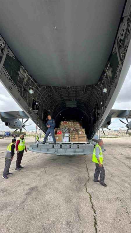 Gazzeliler için sağlık malzemesi taşıyan TSK’ya ait A400M tipi uçak Ürdün’e ulaştı