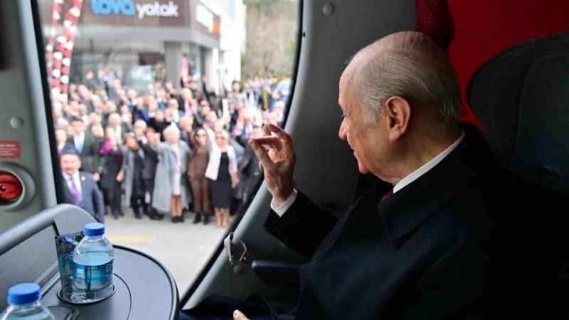 MHP Lideri Bahçeli, Cumhur İttifakı ABB Başkan Adayı Altınok ile Keçiören’de halkı selamladı