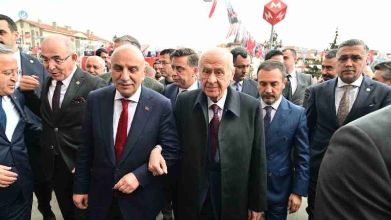 MHP Lideri Bahçeli, Cumhur İttifakı ABB Başkan Adayı Altınok ile Keçiören’de halkı selamladı