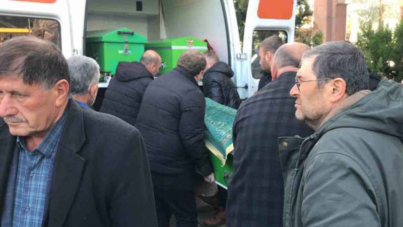 Depremden korkup 2. kattan atlayan İsmail Toygar toprağa verildi