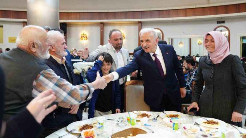 Ümraniye Belediye Başkanı Yıldırım Bakkallar Odası esnafı ile bir araya geldi