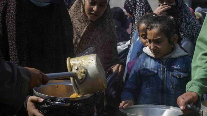 Gazze’de açlık ve susuzluktan hayatını kaybedenlerin sayısı 20’ye yükseldi