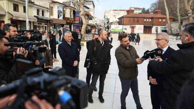 Eyüpsultan Cami ve meydanı gül suyu ile yıkandı