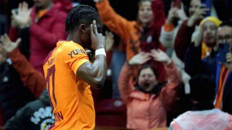 Derrick Köhn ilk gol sevincini yaşadı