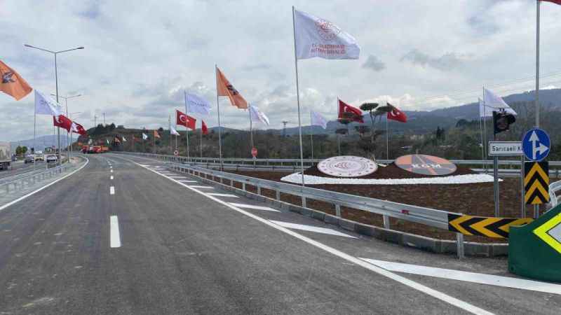 Bakan Uraloğlu: "Açıldığı günden bu yana yaklaşık 5 milyon 536 bin araç Çanakkale Köprüsünden geçiş yaptı"