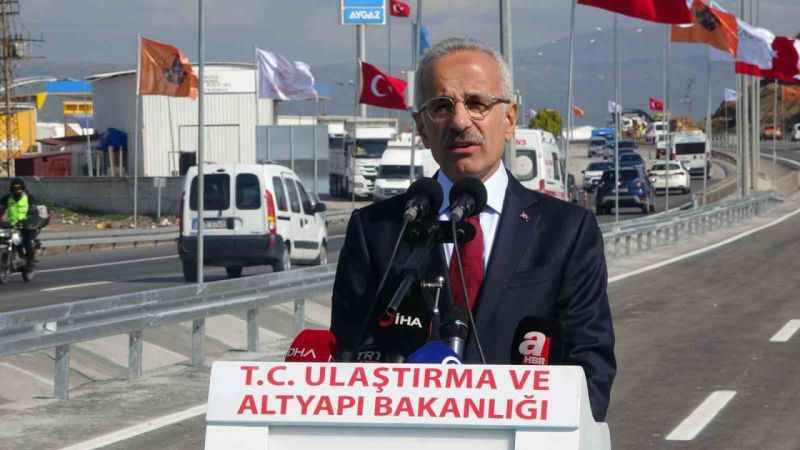 Bakan Uraloğlu: "Açıldığı günden bu yana yaklaşık 5 milyon 536 bin araç Çanakkale Köprüsünden geçiş yaptı"
