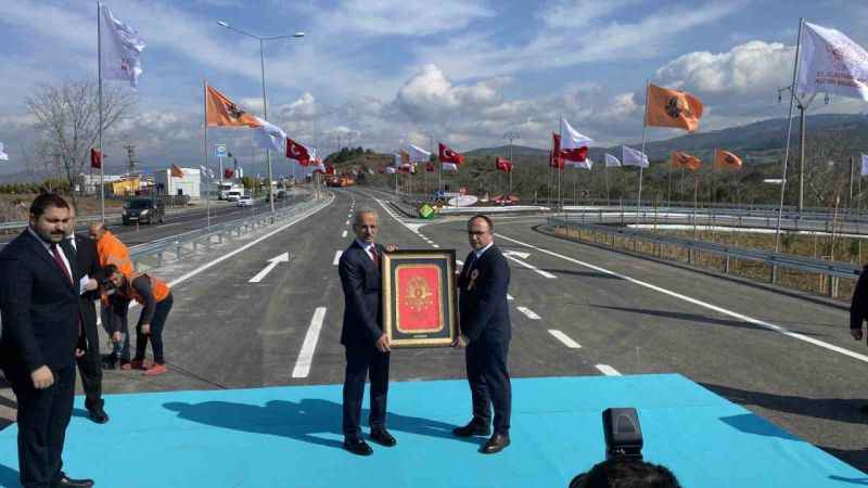 Bakan Uraloğlu: "Açıldığı günden bu yana yaklaşık 5 milyon 536 bin araç Çanakkale Köprüsünden geçiş yaptı"