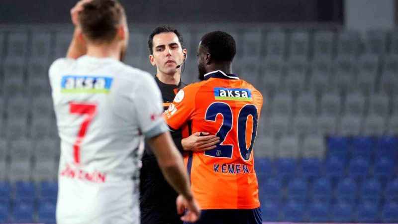 Başakşehir, Antalyaspor'u uzatmalarda geçti