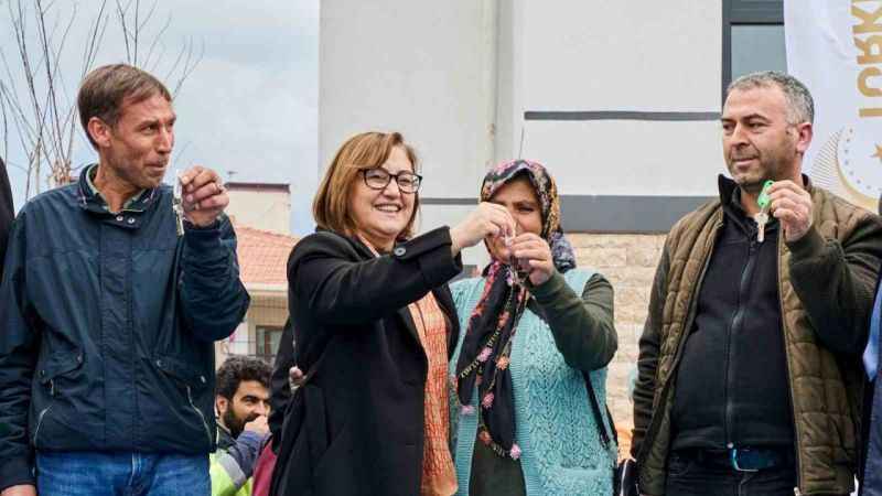 Nurdağı’nda tamamlanan konutlar sahiplerine teslim ediliyor