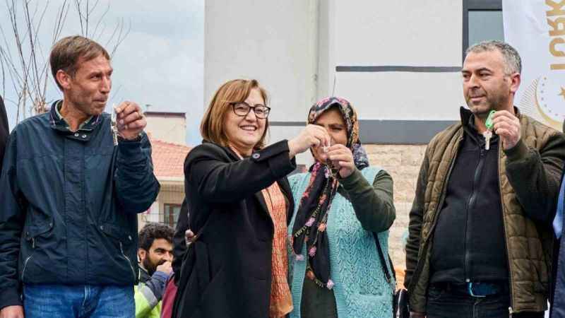 Nurdağı’nda tamamlanan konutlar sahiplerine teslim ediliyor