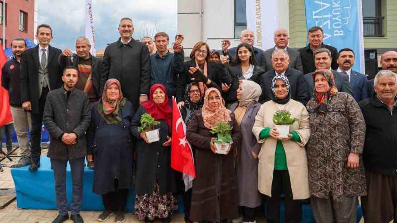 Nurdağı’nda tamamlanan konutlar sahiplerine teslim ediliyor