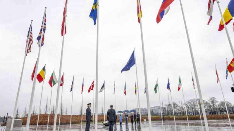 İsveç bayrağı, NATO karargahında göndere çekildi