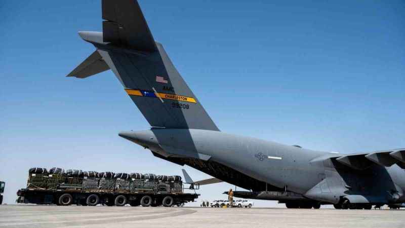 İsrail'e silah veren ABD, Gazze'ye havadan yardım atıyor