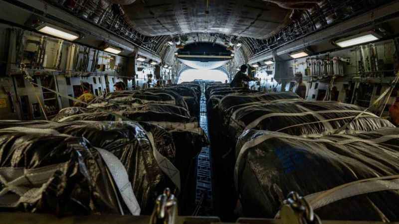 İsrail'e silah veren ABD, Gazze'ye havadan yardım atıyor