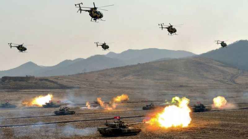 Kuzey Kore Lideri Kim Jong-un yeni tankı test etti