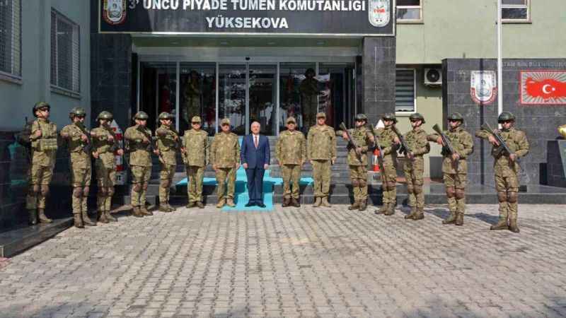 Bakan Güler, Hakkari’de bulunan 3’üncü Piyade Tümen Komutanlığında inceleme ve denetlemelerde bulundu