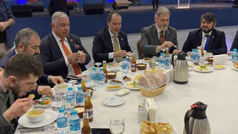 Yeniden Refah Partisi İstanbul’da iftar programı düzenledi