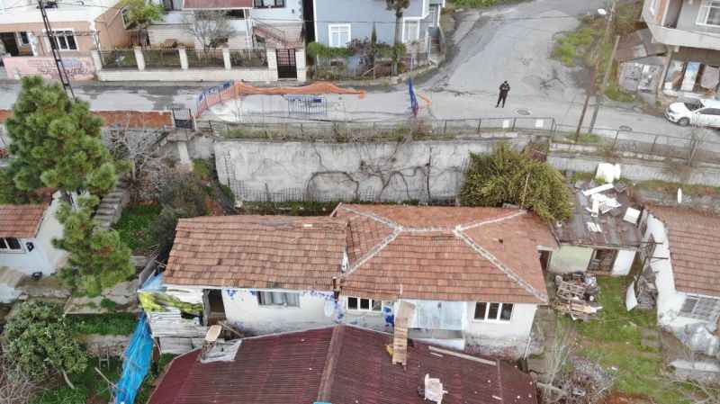 Çökme meydana gelen yola Maltepe Belediyesi tarafından müdahale edilmiyor