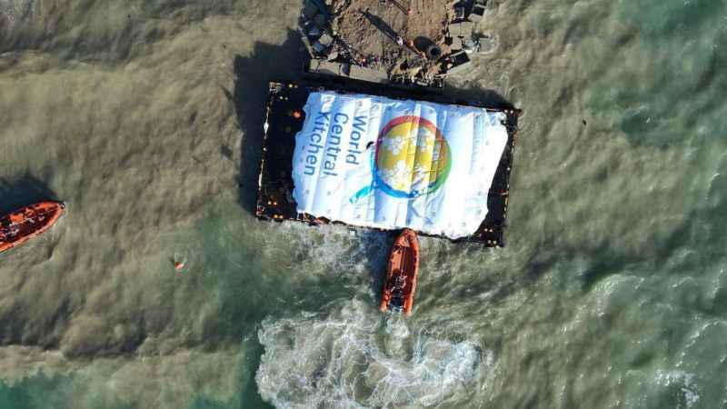 Güney Kıbrıs’tan Gazze’ye ulaşan gemideki yardımlar kamyonlara yüklendi