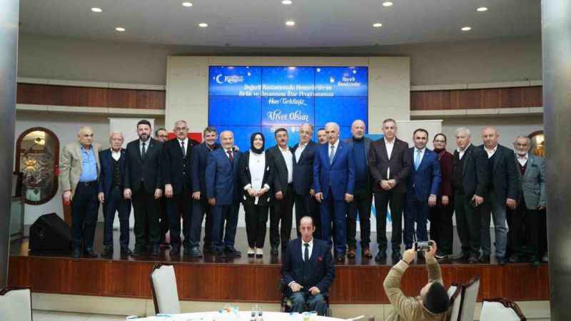 Ümraniye Belediye Başkanı Yıldırım, vatandaşlar ile iftar yemeğinde buluştu