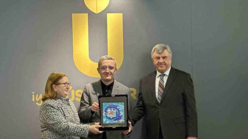 Üsküdar Belediyesi tarafından düzenlenen Hilye-i Saadet sergisi açıldı