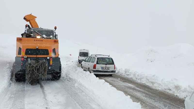 Muş’ta 85 kişi mahsur kaldı