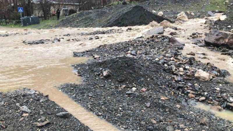 Hakkari’de önce çığ sonra sel 