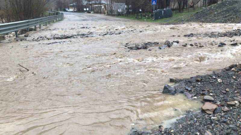 Hakkari’de önce çığ sonra sel 