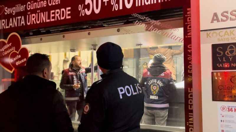 Bursa'da kâr payı vadeden kuyumcular 15 kişiyi dolandırdı
