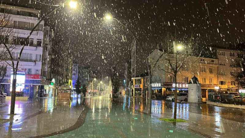 Mart ayında Bolu’da lapa lapa kar yağdı