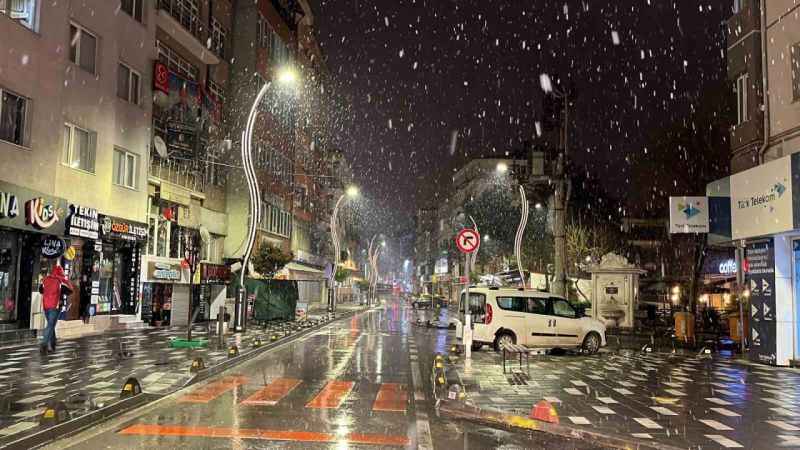 Mart ayında Bolu’da lapa lapa kar yağdı