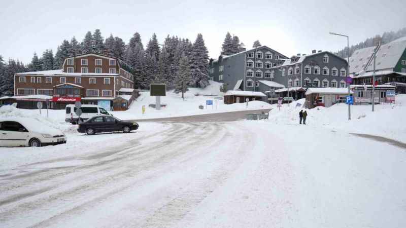 Uludağ’a Mart karı...40 yıl sonra yeniden kar gördü