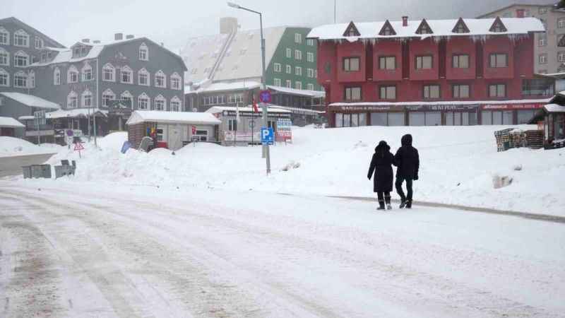 Uludağ’a Mart karı...40 yıl sonra yeniden kar gördü