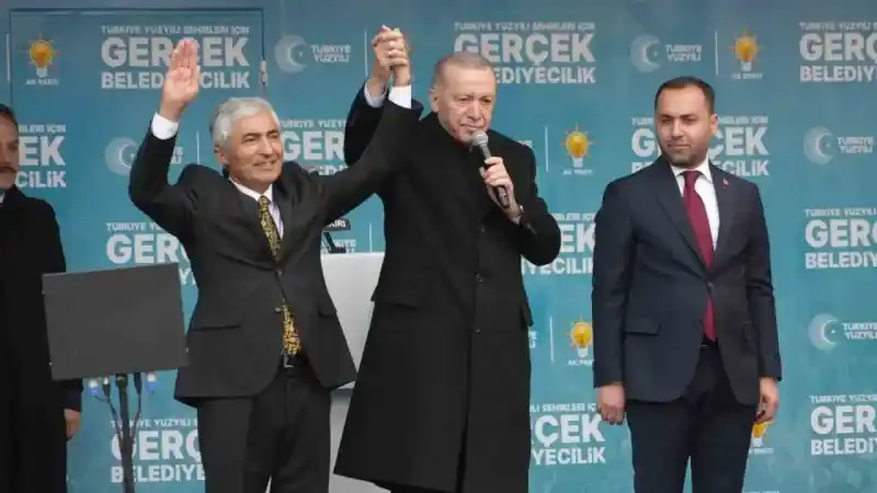 Cumhurbaşkanı Erdoğan: "Özgür efendinin tüm Türkiye’ye özür borcu var"