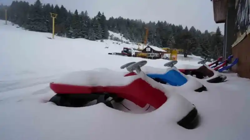 Uludağ’da kayak sezonu kapandı, pistler bomboş kaldı