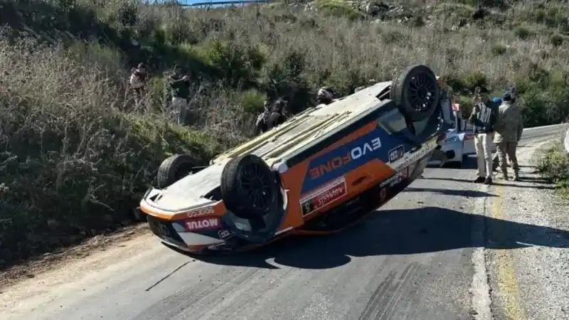 Ege Rallisi’nin ikinci gününde ünlü pilot Volkan Işık kaza yaptı