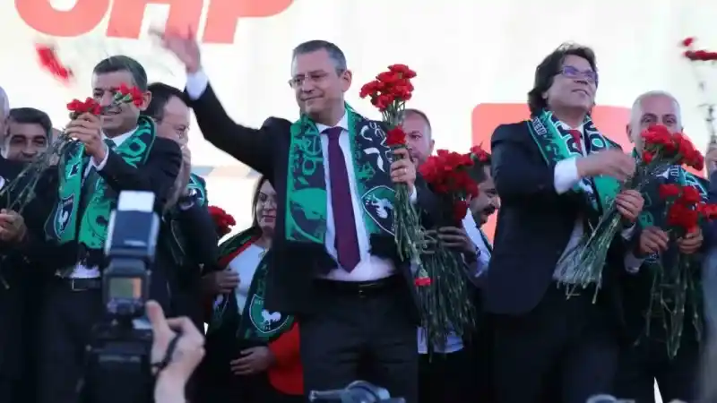 CHP lideri Özel: “Gülizar Başkanla ağladık, bağrımıza taş basıp İYİ Parti’ye oy verdik”