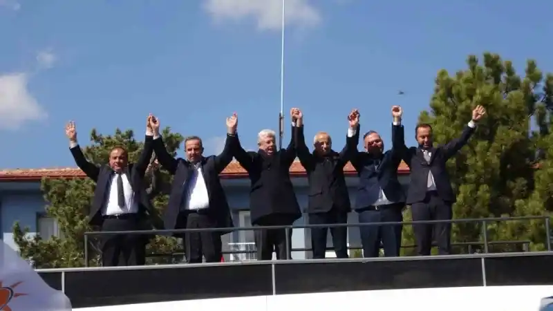 Bakan Uraloğlu: “Ülkemizin her tarafını bölünmüş yollarla, örümcek ağı gibi ördük”