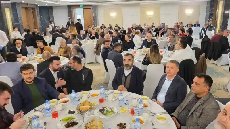 Bakan Özhaseki: “Bin şantiyede 110 bin kişilik orduyla çalışıyoruz”