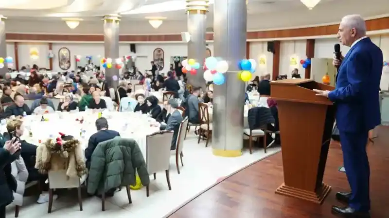 Ümraniye Belediye Başkanı Yıldırım, yetim çocuklarla iftarda buluştu