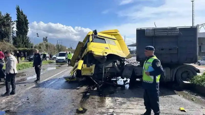 Hatay'da tır karşı şeride geçti: 6 kişi hayatını kaybetti