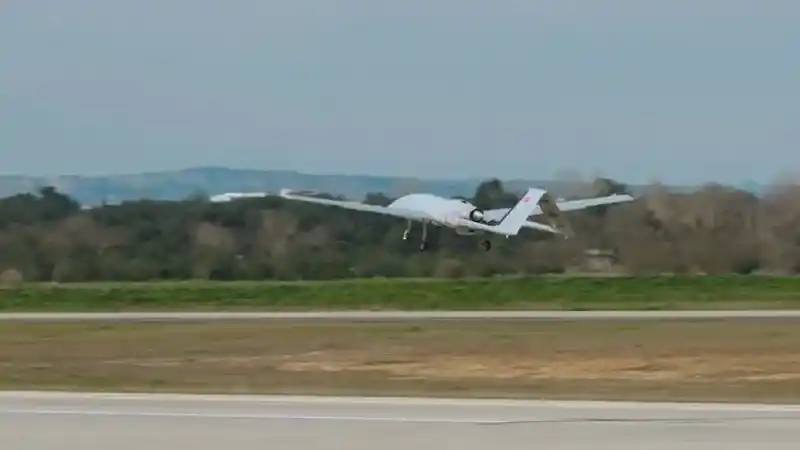 Bayraktar TB3 ASELFLIR-500 ile uçuş testini başarıyla tamamladı