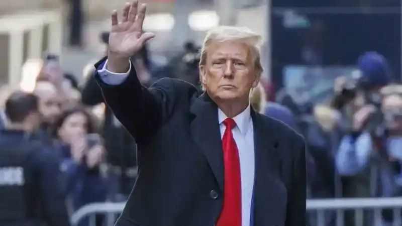 Trump’a "sus payı" ödediği suçlamasıyla hakkında açılan ceza davasında konuşma yasağı getirildi