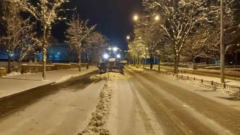 Erzurum’da 164 köyü kapalı, termometreler -13’ü gösterdi