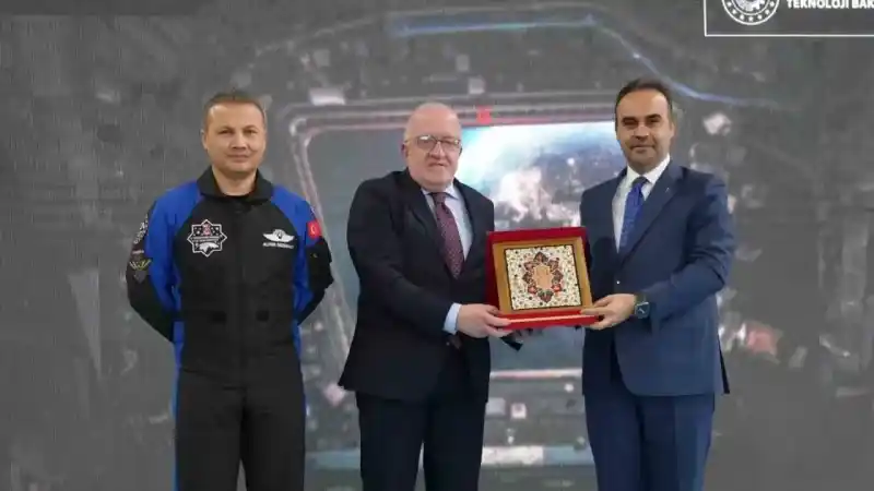Bakan Kacır: “Hibrit roket motorunu uzayda ateşlemeyi başaran ilk ülke olacağız”