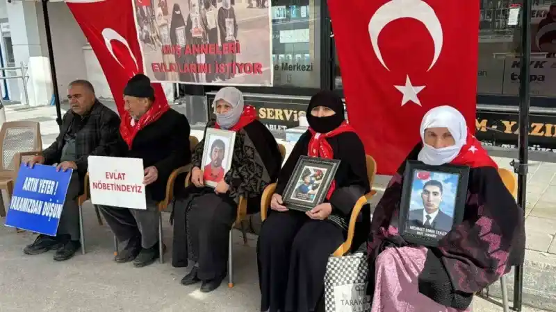 Ailelerin evlat nöbeti sürüyor