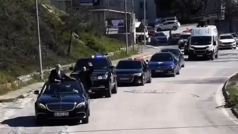 Pendik’te muhtarın çakarlı lüks araç konvoyuna para cezası