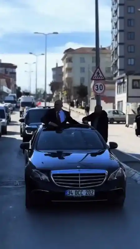 Pendik’te muhtarın çakarlı lüks araç konvoyuna para cezası