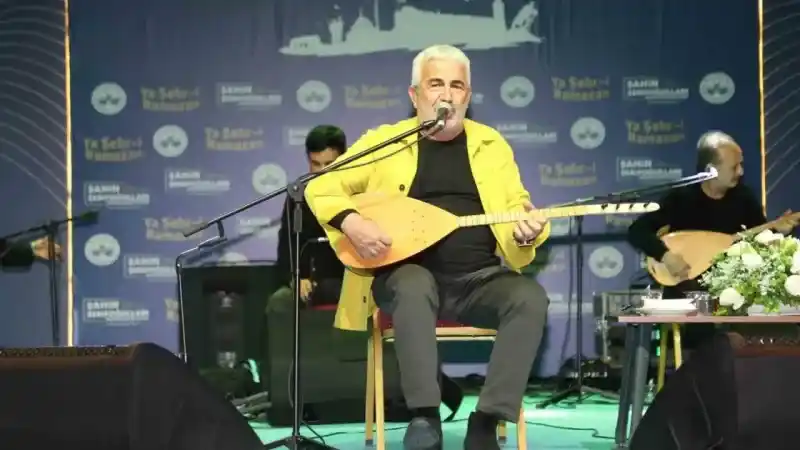 Esat Kabaklı Elazığlılarla buluştu Esat Kabaklı Elazığlılarla buluştu