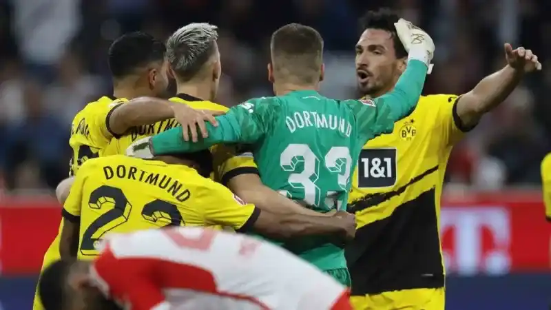 Borussia Dortmund, 10 yıl sonra deplasmanda Bayern Münih’i devirdi